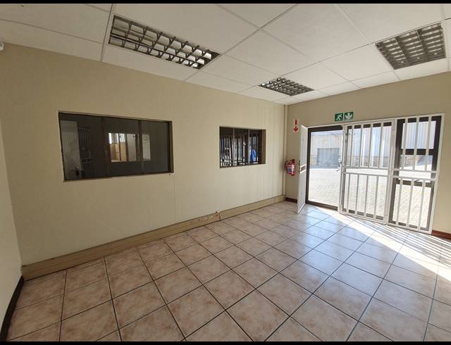 1,998M² WAREHOUSE TO LET IN AMALGAM